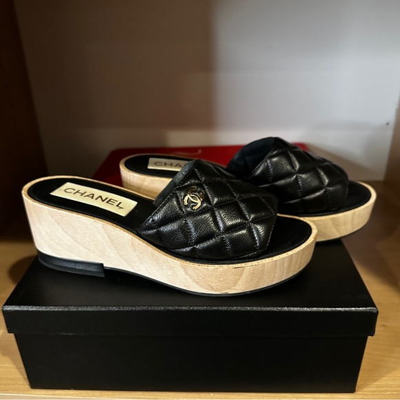 Chanel wood wedge slides, excellent condition!! - Picture 2 of 7